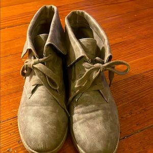 Women’s Tan Lace-Up Shoes